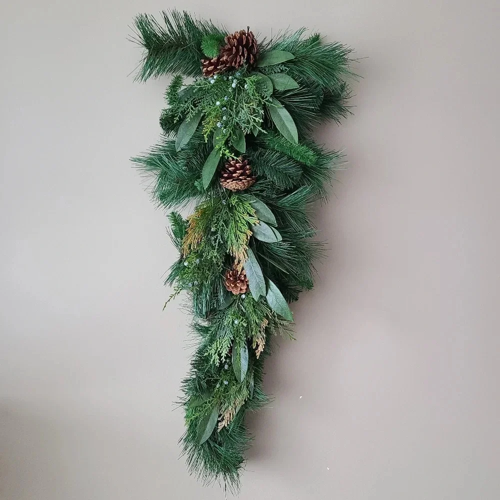 NWOT  Deep Woods mix greens with Pinecones teardrop swag